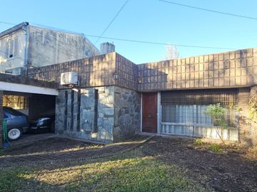 VENTA | OPORTUNIDAD 2x1: Casa + Loft con pileta | Bv. Wilde 966 bis, Fisherton