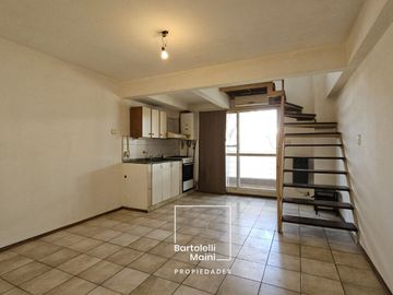 VENTA | Dúplex 1 Dormitorio, 1° piso por escalera | Viamonte 56