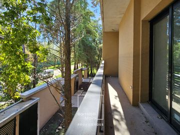 CASA EN VENTA | 4 dormitorios, cochera, gran galería y pileta | SAN JERÓNIMO 105