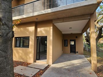 CASA EN VENTA | 4 dormitorios, cochera, gran galería y pileta | SAN JERÓNIMO 105