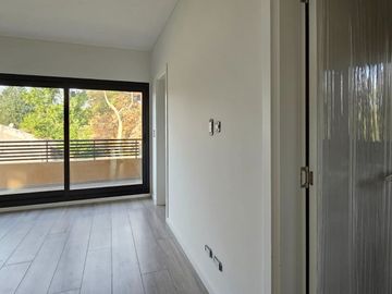 CASA EN VENTA | 4 dormitorios, cochera, gran galería y pileta | SAN JERÓNIMO 105
