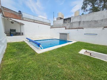 VENTA DE CASA CON ALBERCA EN FRACC. ALTOS DE OAXTEPEC