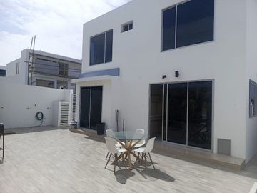 Casa de alquiler en manta zona sur A/G
