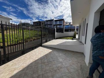 casa en venta a estrenar con 2 locales y departamentos ubicada en misicata baños