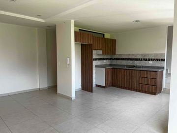 casa en venta a estrenar con 2 locales y departamentos ubicada en misicata baños