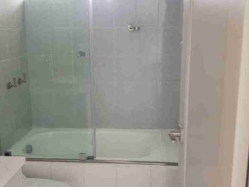 HERMOSA CASA CON PISCINA EN CAMPO ALEGRE 5 DORMITORIOS RENTA O VENTA.