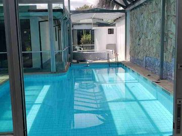 HERMOSA CASA CON PISCINA EN CAMPO ALEGRE 5 DORMITORIOS RENTA O VENTA.