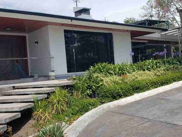 HERMOSA CASA CON PISCINA EN CAMPO ALEGRE 5 DORMITORIOS RENTA O VENTA.