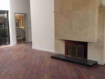 HERMOSA CASA CON PISCINA EN CAMPO ALEGRE 5 DORMITORIOS RENTA O VENTA.