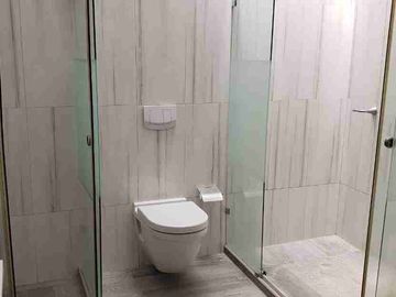 HERMOSA CASA CON PISCINA EN CAMPO ALEGRE 5 DORMITORIOS RENTA O VENTA.