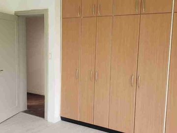 HERMOSA CASA CON PISCINA EN CAMPO ALEGRE 5 DORMITORIOS RENTA O VENTA.