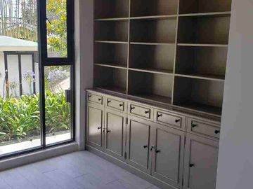 HERMOSA CASA CON PISCINA EN CAMPO ALEGRE 5 DORMITORIOS RENTA O VENTA.