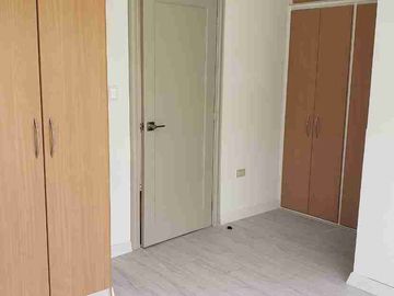 HERMOSA CASA CON PISCINA EN CAMPO ALEGRE 5 DORMITORIOS RENTA O VENTA.