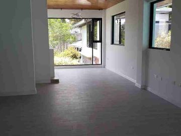 HERMOSA CASA CON PISCINA EN CAMPO ALEGRE 5 DORMITORIOS RENTA O VENTA.