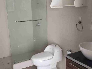 HERMOSA CASA CON PISCINA EN CAMPO ALEGRE 5 DORMITORIOS RENTA O VENTA.