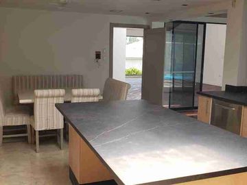 HERMOSA CASA CON PISCINA EN CAMPO ALEGRE 5 DORMITORIOS RENTA O VENTA.