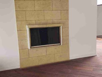 HERMOSA CASA CON PISCINA EN CAMPO ALEGRE 5 DORMITORIOS RENTA O VENTA.