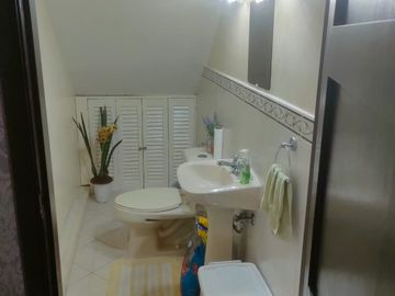 Venta de casa rentera con 3 unidades, Nueva Kennedy, Norte de Guayaquil