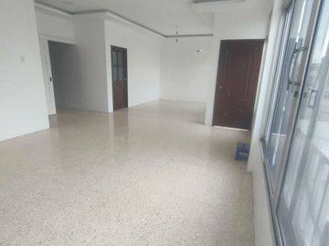 Venta de casa rentera con 3 unidades, Nueva Kennedy, Norte de Guayaquil