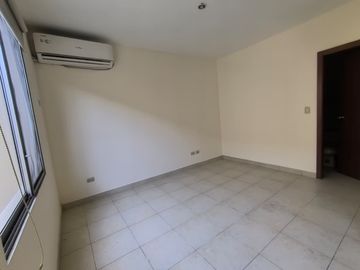 ALQUILO - DEPARTAMENTO PLANTA BAJA - 2 DORMITORIOS 2 BAÑOS - SALA COMEDOR - COCINA - DORMITORIO SERVICIO - ÁREA SOCIAL