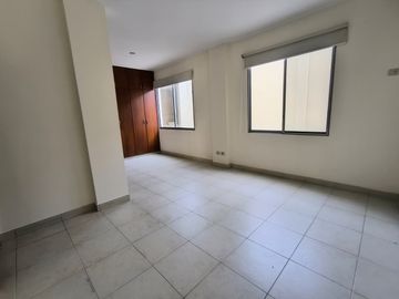 ALQUILO - DEPARTAMENTO PLANTA BAJA - 2 DORMITORIOS 2 BAÑOS - SALA COMEDOR - COCINA - DORMITORIO SERVICIO - ÁREA SOCIAL