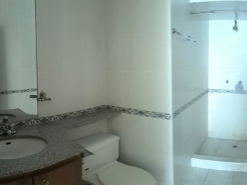 ALQUILO - DEPARTAMENTO PLANTA BAJA - 2 DORMITORIOS 2 BAÑOS - SALA COMEDOR - COCINA - DORMITORIO SERVICIO - ÁREA SOCIAL