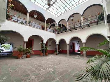 CENTRO RENTA OFICINA 138M2  EN PLANTA ALTA CON 4 PRIVADOS