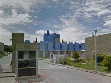 CASA DE DOS NIVELES EN VENTA, ENTREGA INMEDIATA