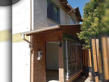 Se Vende Casa Con Amplio Patio En Villa Paraíso, Quillota
