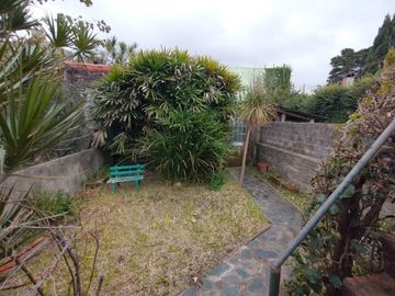 CASA DE DOS DORMITORIOS - PARQUE AL FONDO - EXCELENTE UBICACIÓN