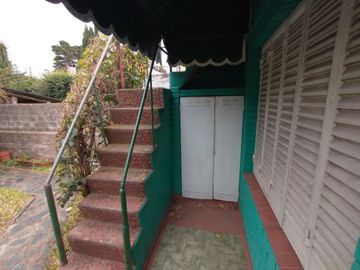 CASA DE DOS DORMITORIOS - PARQUE AL FONDO - EXCELENTE UBICACIÓN