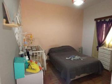 CASA CON AMPLIO LOTE LIBRE