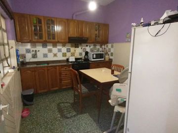 CASA CON AMPLIO LOTE LIBRE
