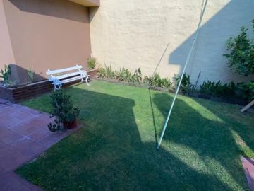 DOS CASAS EN PH - DEPTO AL FONDO - PISCINA Y TERRAZA