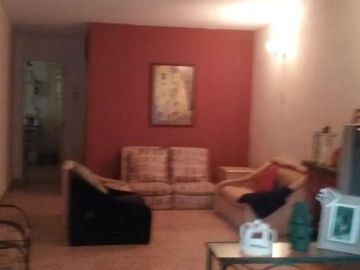 CASA AMPLIA EN BARRIO VILLA CLUB