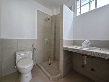 Venta de Casa Esquinera por Estrenar, de 3 dormitorios y amplio Patio - Urbanización Terranostra, Vía a La Costa