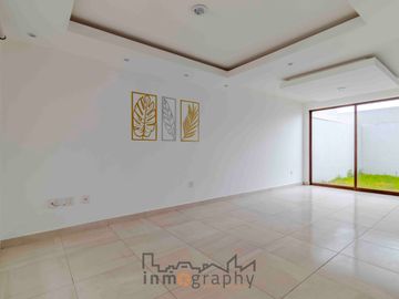 REESTRENA CASA EN EXLUSIVO ZIBATA