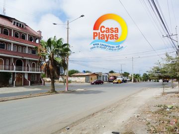 Vendo Casa en Playas Villamil, Av Sixto Chang, Vía a Karibao Engabao