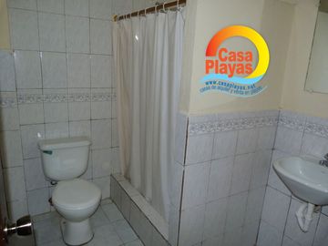 Vendo Casa en Playas Villamil, Av Sixto Chang, Vía a Karibao Engabao
