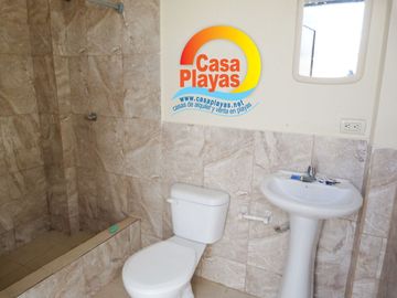 Vendo Casa en Playas Villamil, Av Sixto Chang, Vía a Karibao Engabao