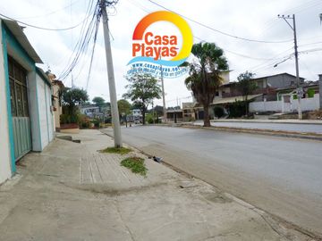 Vendo Casa en Playas Villamil, Av Sixto Chang, Vía a Karibao Engabao