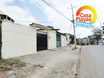 Vendo Casa en Playas Villamil, Av Sixto Chang, Vía a Karibao Engabao