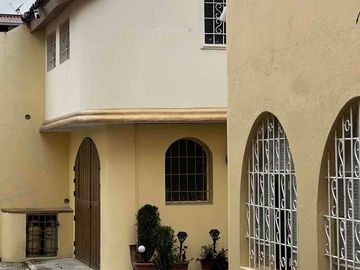 casa en venta súper bien ubicada en la calle larga sector san Blas huaynacapac