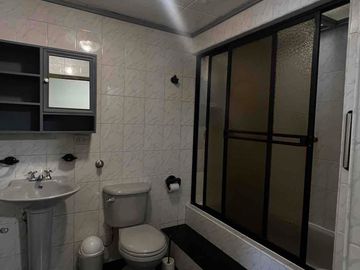 casa en venta súper bien ubicada en la calle larga sector san Blas huaynacapac
