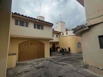 casa en venta súper bien ubicada en la calle larga sector san Blas huaynacapac