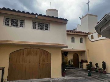 casa en venta súper bien ubicada en la calle larga sector san Blas huaynacapac