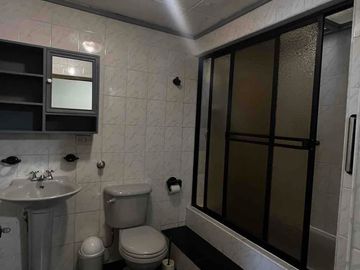 casa en venta súper bien ubicada en la calle larga sector san Blas huaynacapac