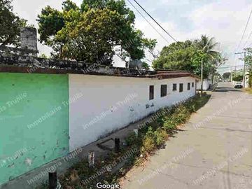 VENDO CASA EN ESQUINA, FRENTE ESCUELA