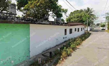 VENDO CASA EN ESQUINA, FRENTE ESCUELA