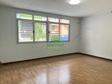 ขายทาวน์เฮ้าส์ 2 ชั้น ซอยพึ่งมี15 สุขุมวิท93 เนื้อที่ 30 ตร.ว ใหม่ ตกแต่งครบ ทำเลดี ใกล้ BTS บางจาก